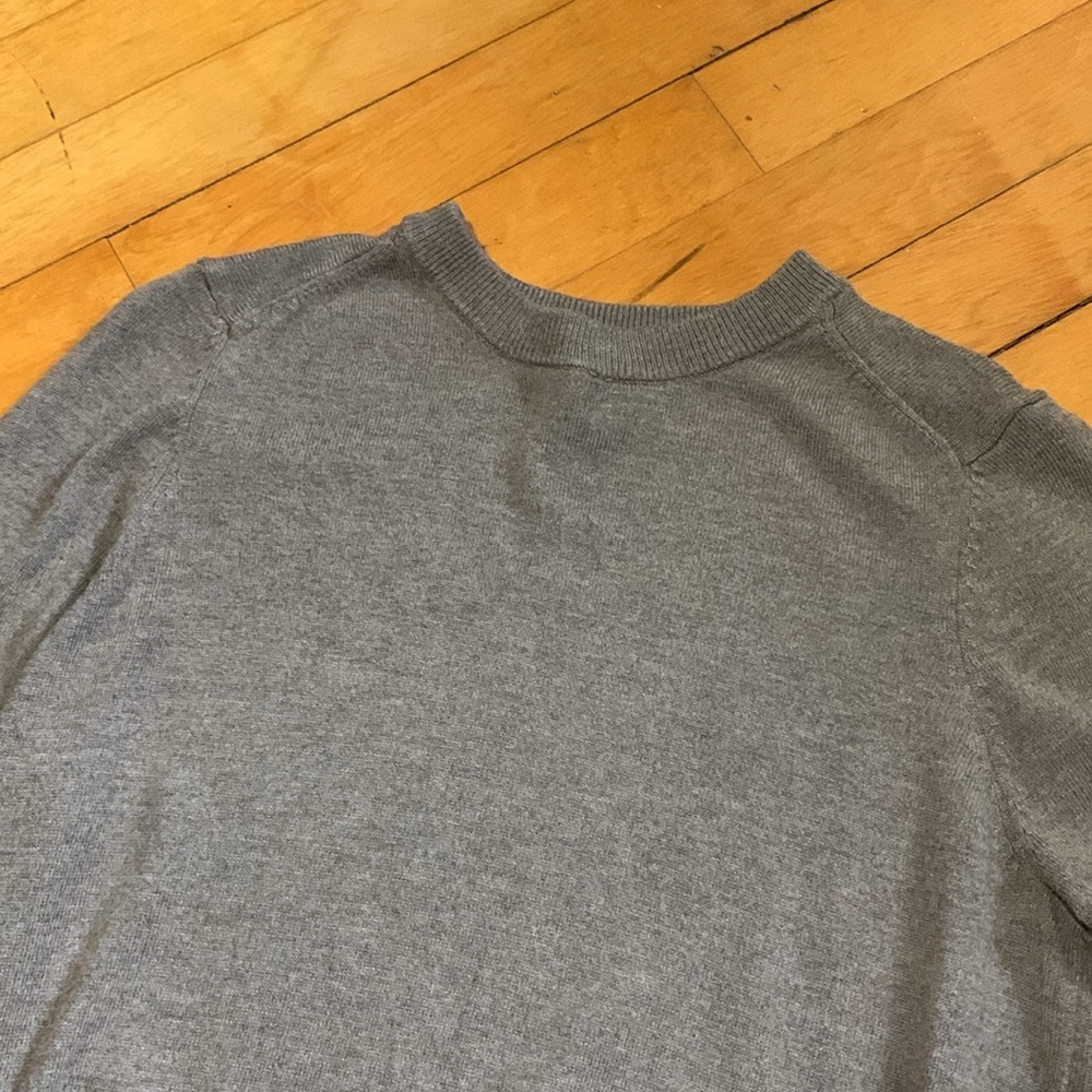 Women’s Sweater - Picture 3 of 4
